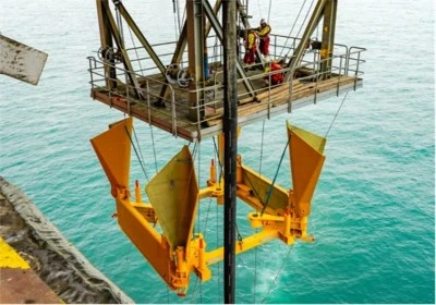 Subsea Christmas tree and manifold Subsea Christmas tree and manifold